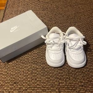 BRAND NEW AIR FORCE ONES 5C . STILL IN BOX.